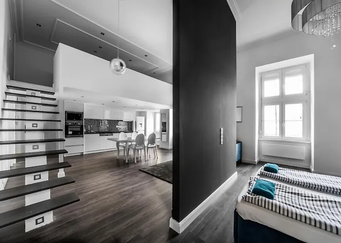 Central Elegance Aircon Apartment *